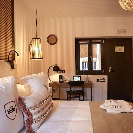 Hotel Santo Cristo La Ciudadela Marbella Bagian luar foto